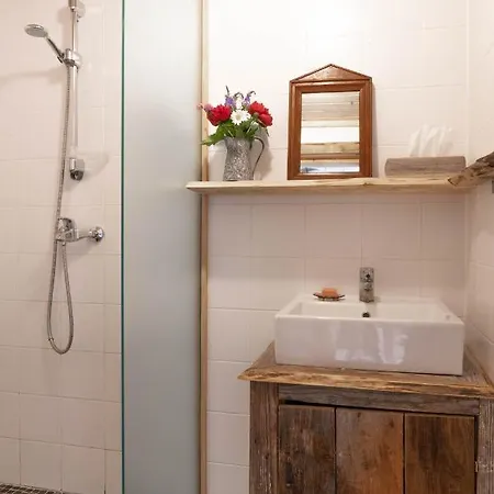 Muhu Namaste Simisti