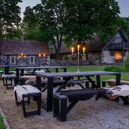 Muhu Namaste ホームステイ *