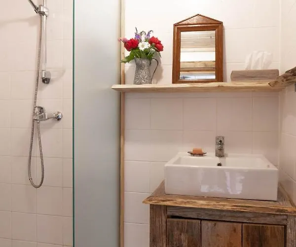 Muhu Namaste Simisti